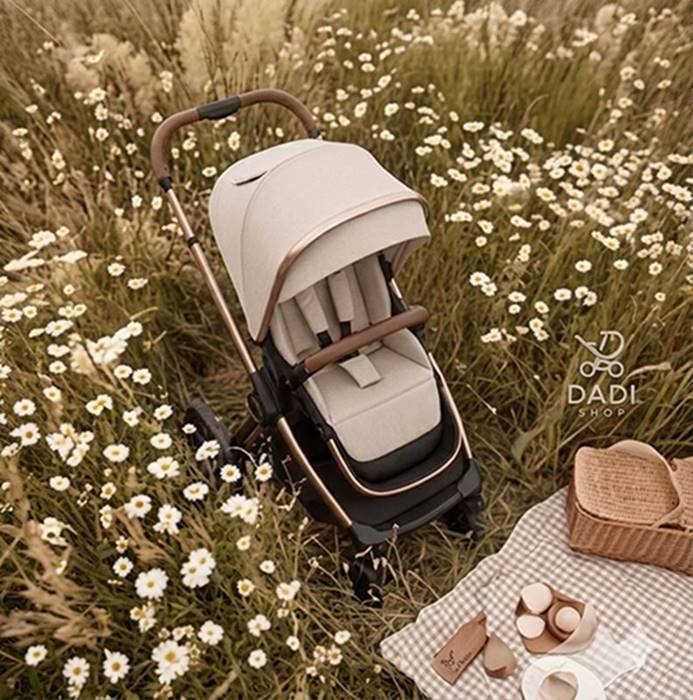 Beżowa spacerówka Adamex Spark 3w1 na spacerze w terenie – lekki wózek idealny na wycieczki poza miasto